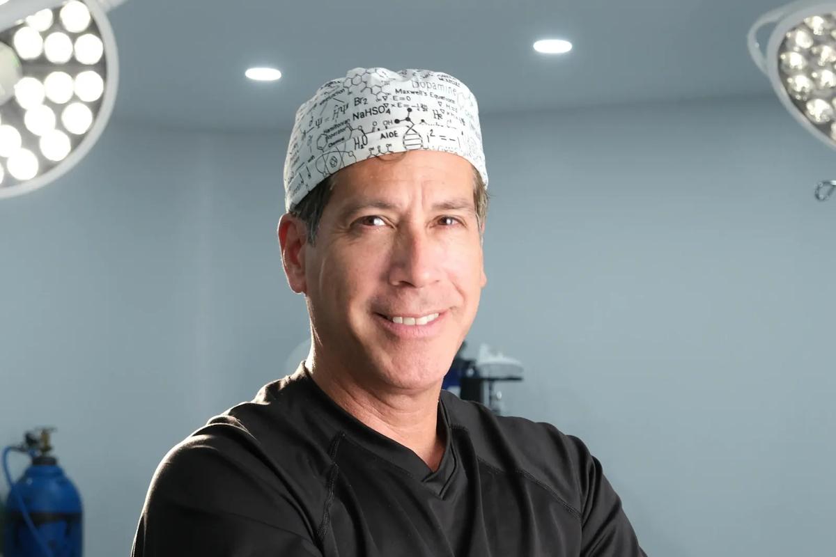 Dr. Gary Vela at Snatched Plastic Surgery