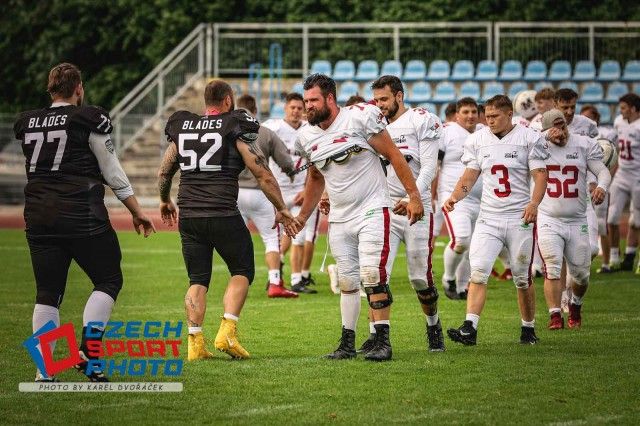 Kletba jménem Blades zlomena