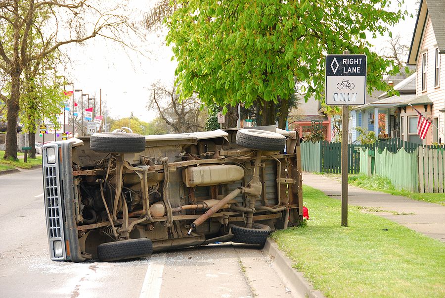 www.aceyourcase.com_blog_what-to-do-when-truck-rollovers-happens_-what-to-do-in-the-wake-of-truck-rollovers.jpg