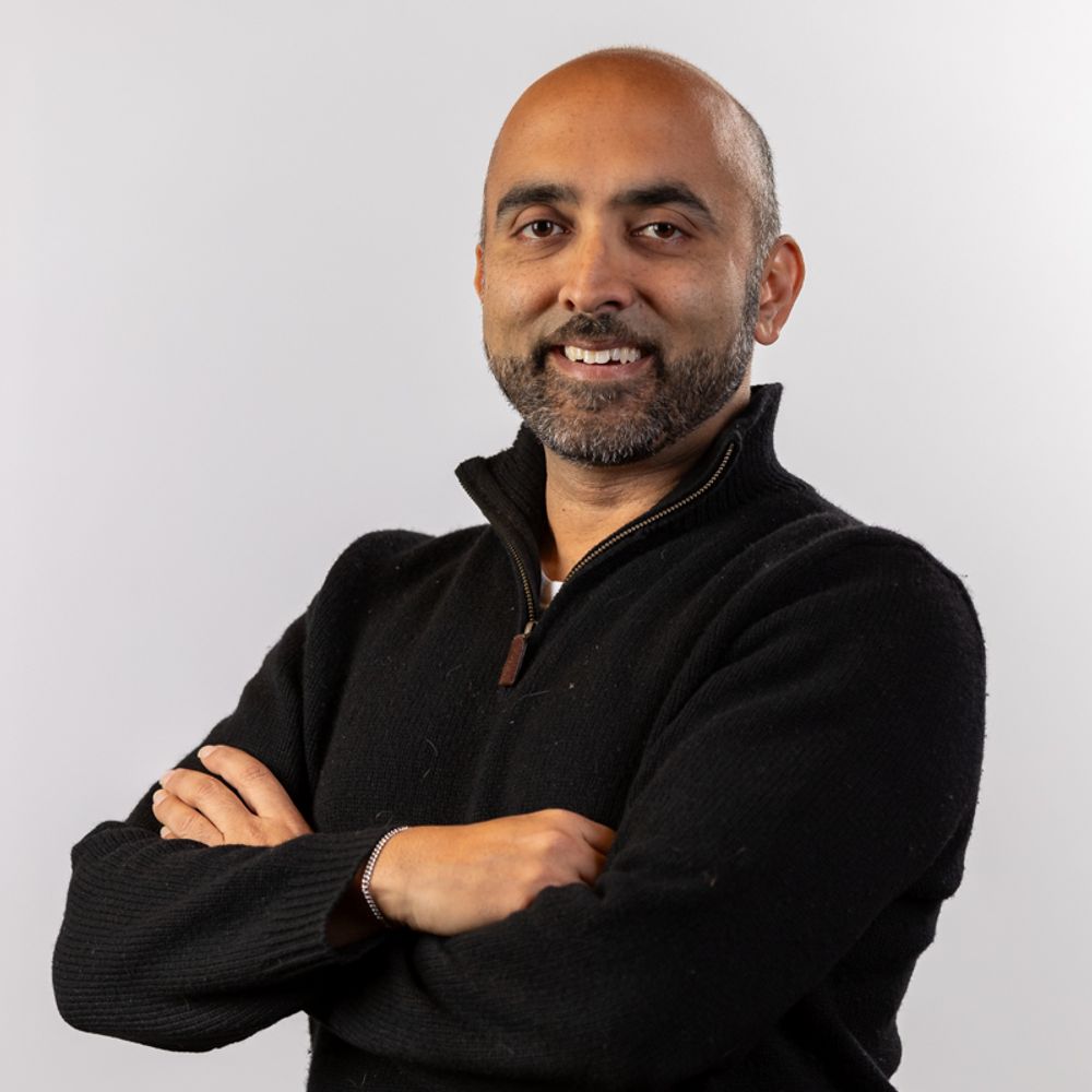 Aaron Ansari headshot