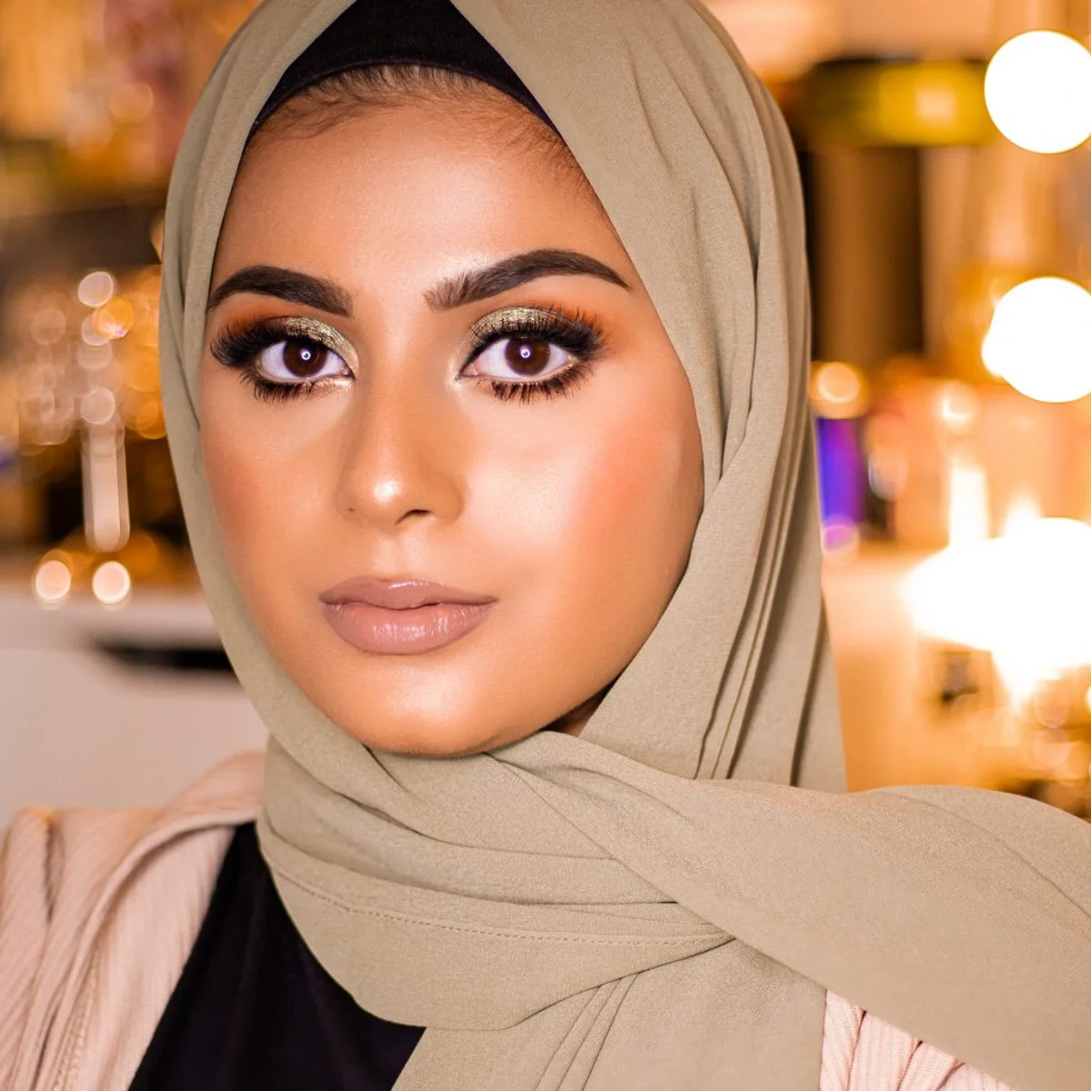 Aliya Fatima : HOW TO FIND THE RIGHT *SOCIAL MEDIA* BALANCE