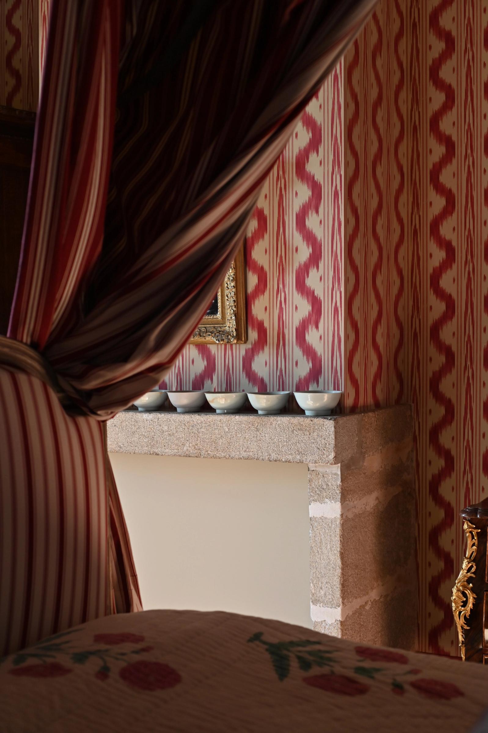 ceramic bowls lined up on the mantlepiece