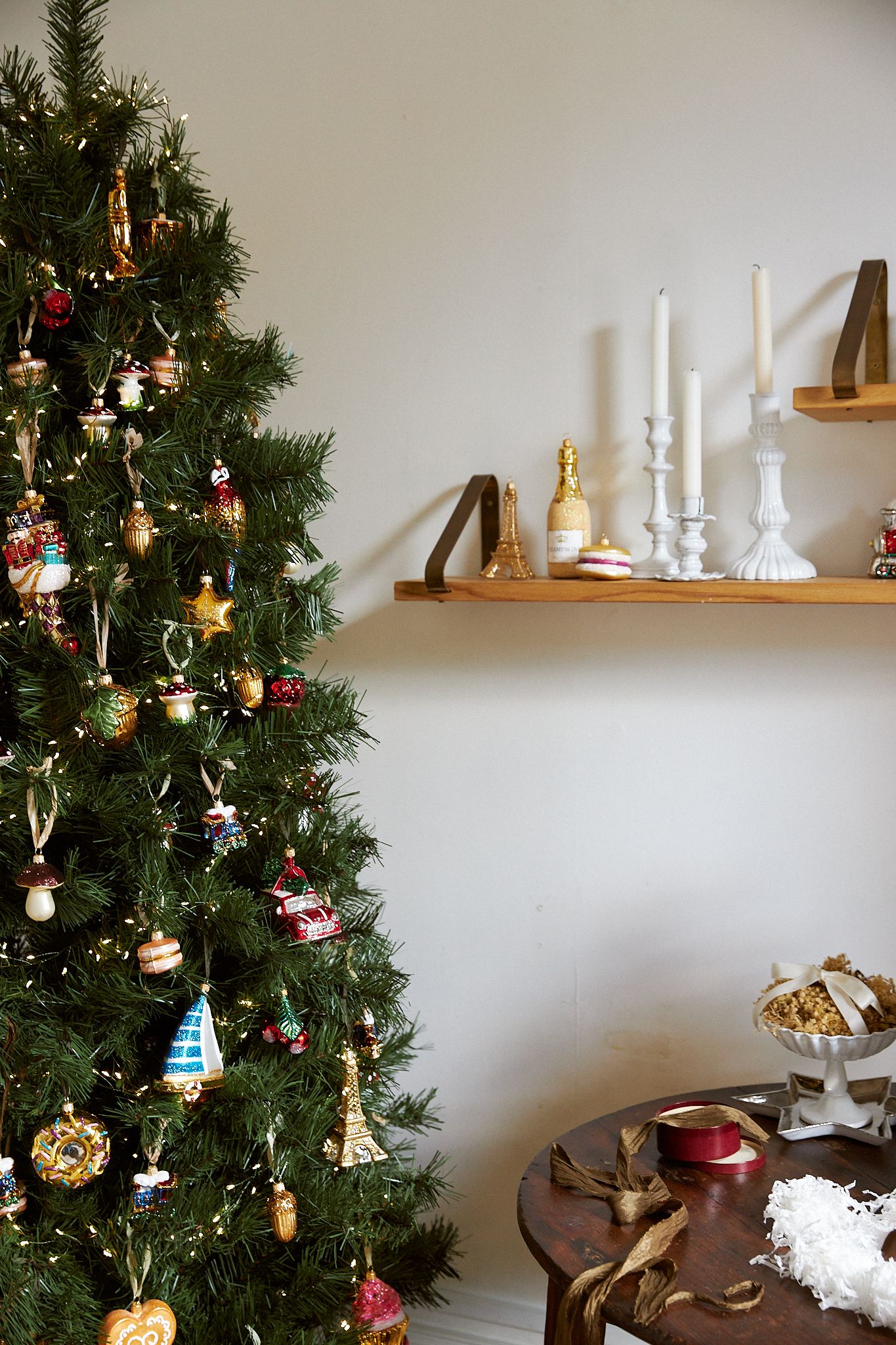 A snapshot of Ali's apartment featuring a decorated Christmas tree 