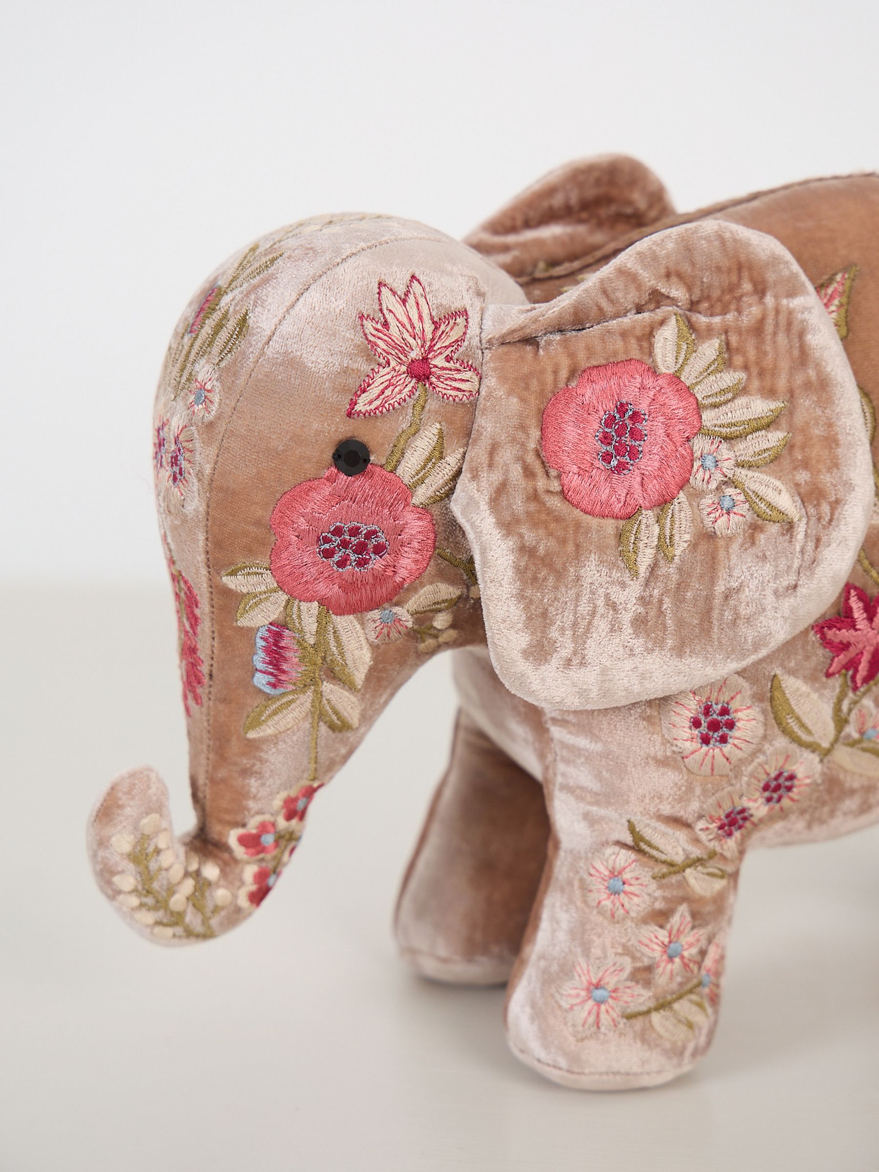 Liza Elephant hand embroidered on silk velvet