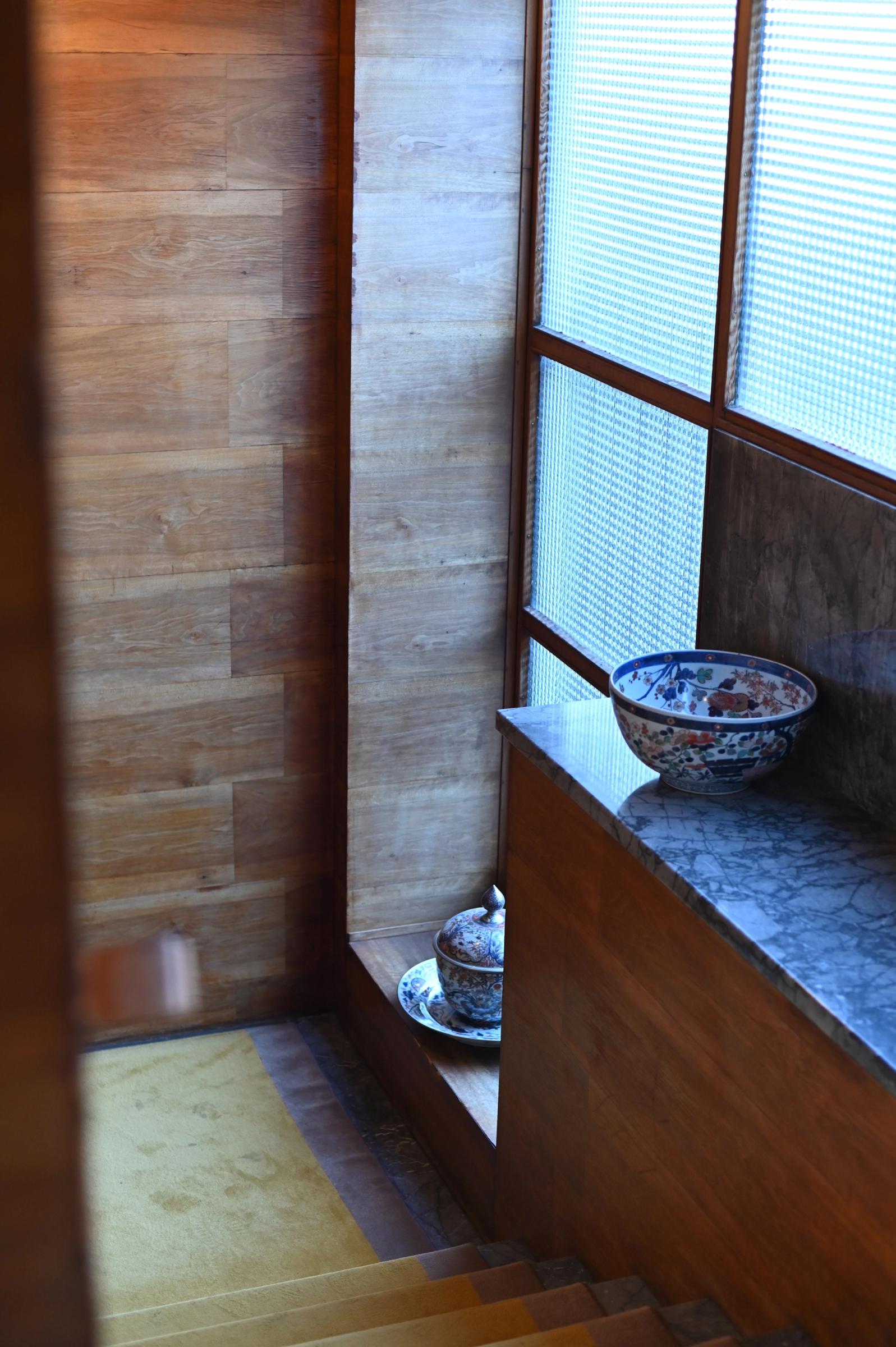 the wooden staircase with two antique bowls
