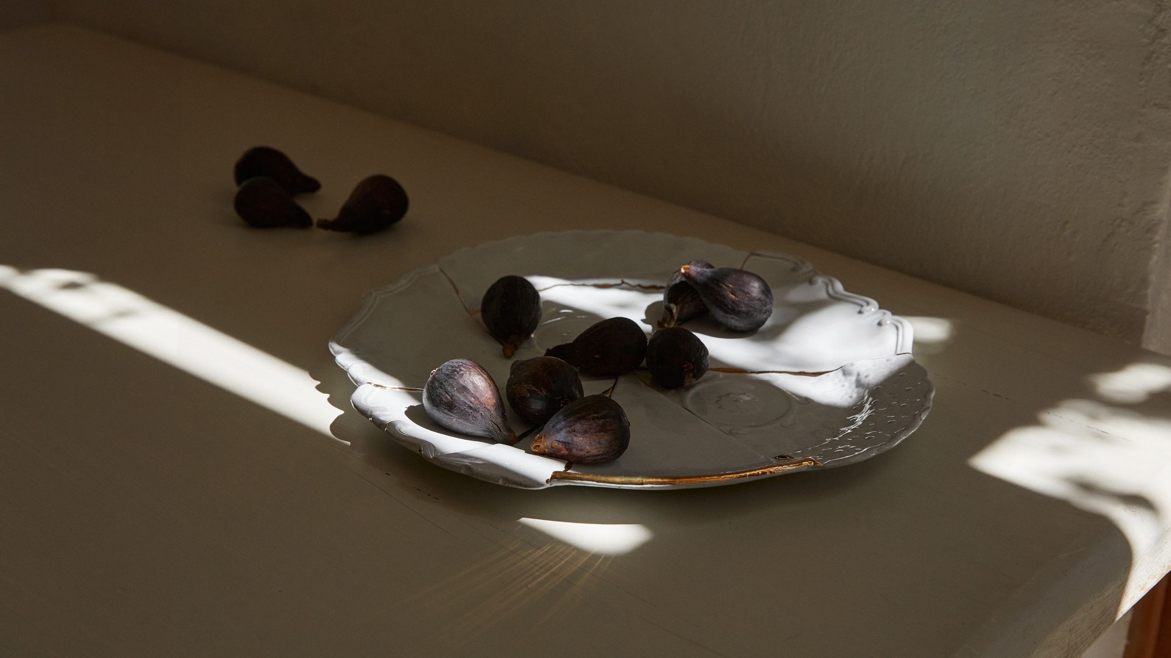 Astier de Villatte platter with fresh figs
