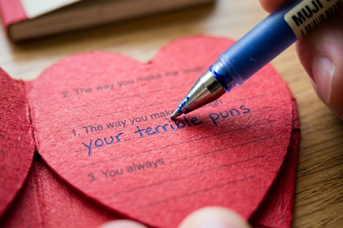 12 Meaningful Romantic Relationship Gifts for Couples to Celebrate Their Story