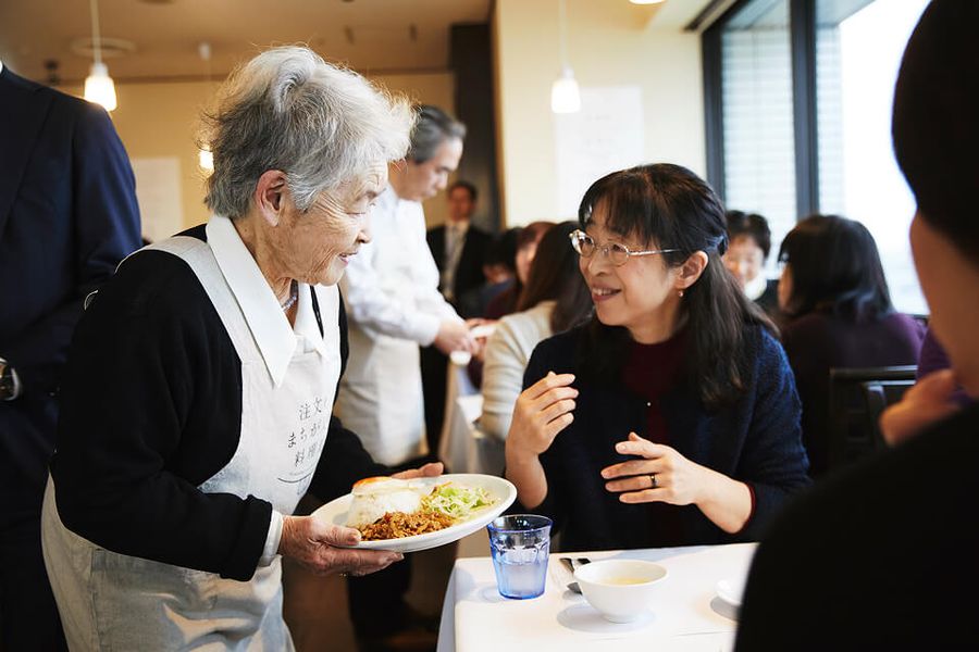 「注文 を まちがえる 料理店」 の 不思議 な 体験
