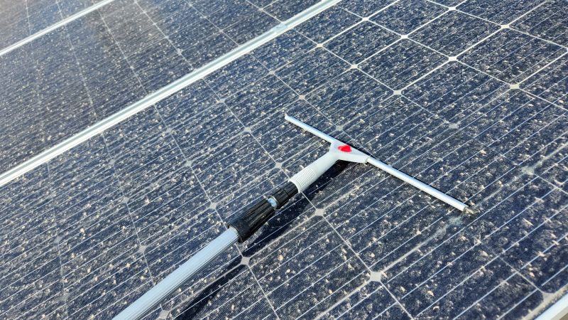 Pourquoi entretenir régulièrement ses panneaux photovoltaïques ?