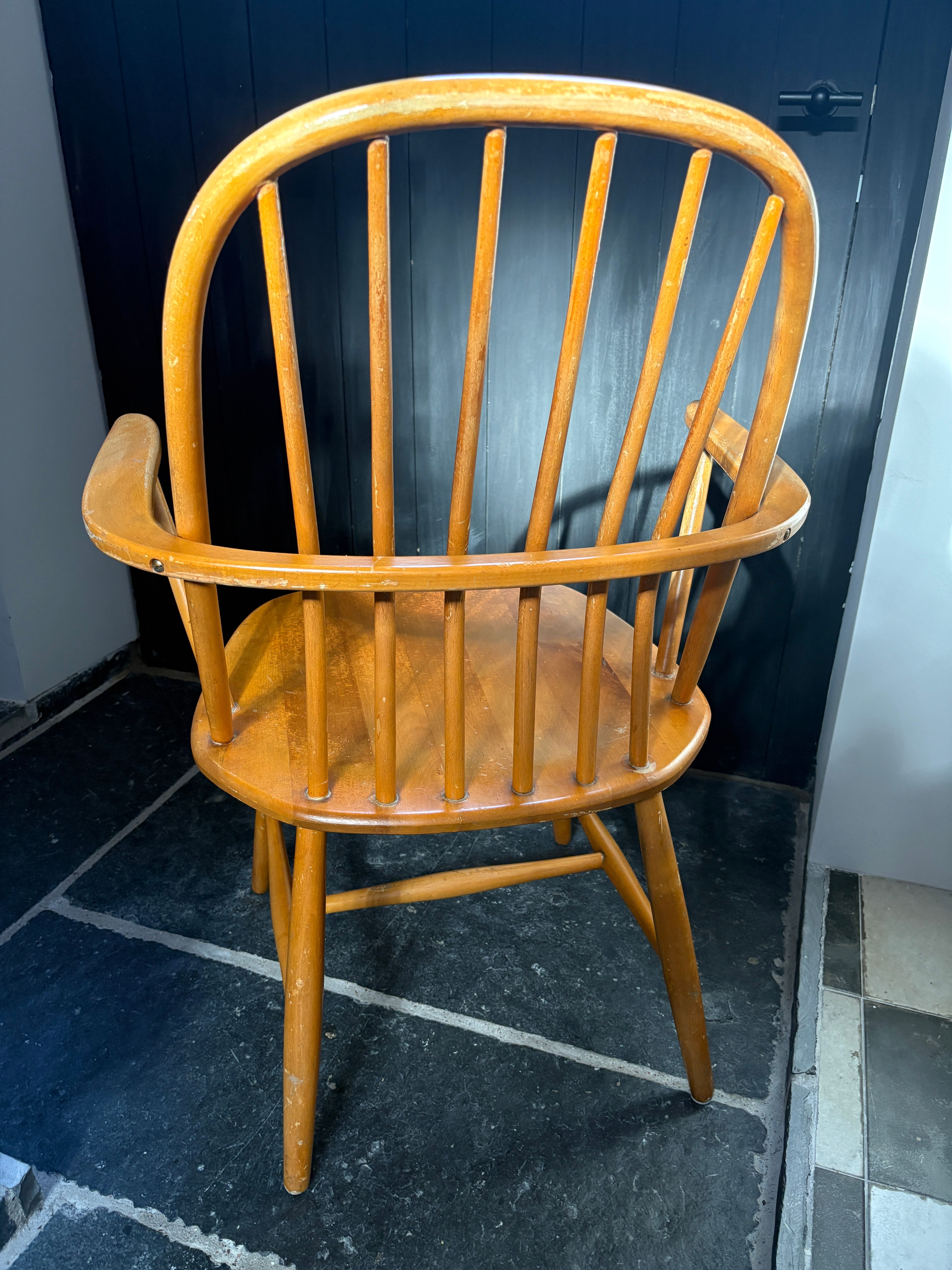 Stoel met lattenleuning en armleuning — foto 2