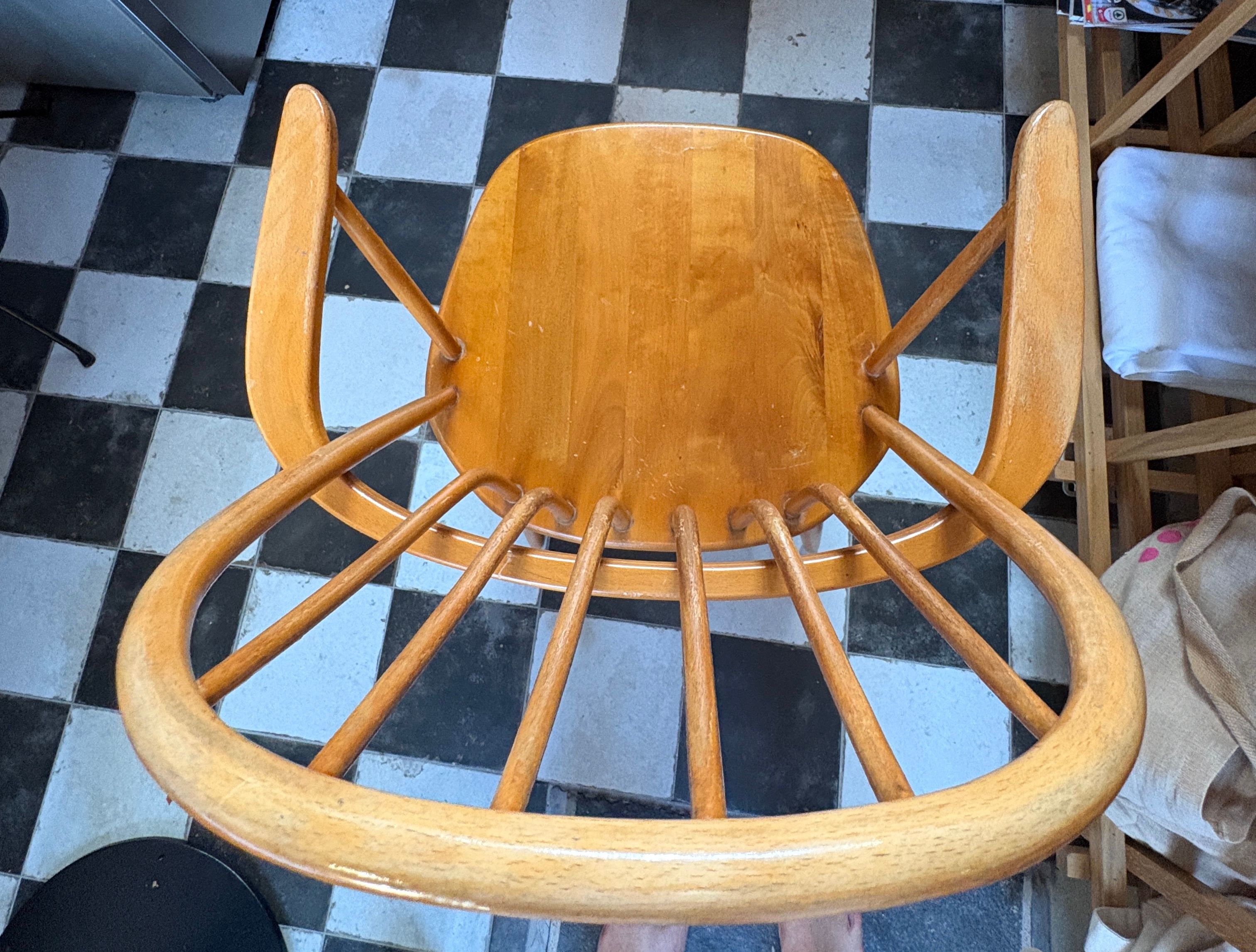Stoel met lattenleuning en armleuning — foto 4