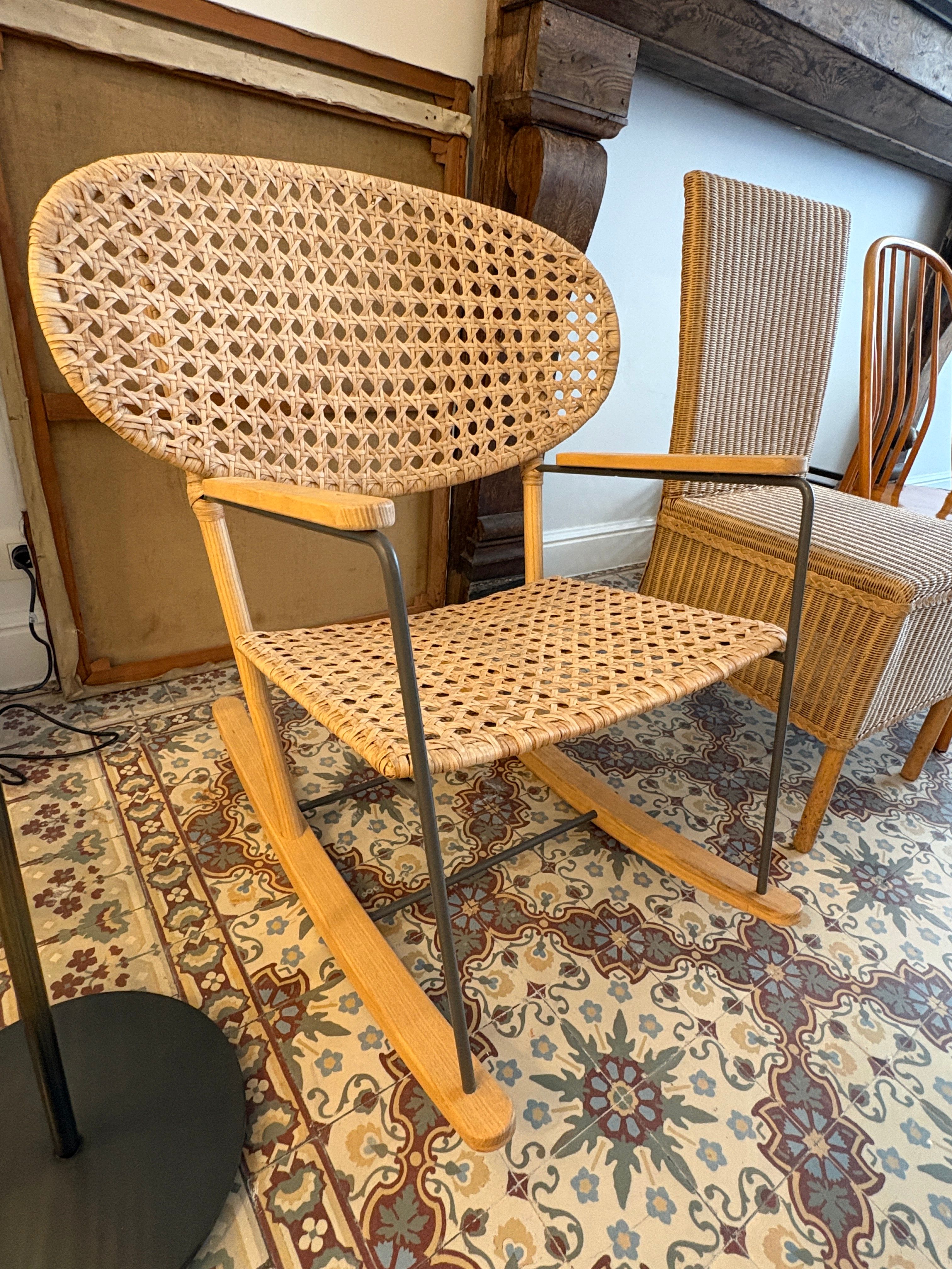 Elegante en nagenoeg nieuwe schommelstoel