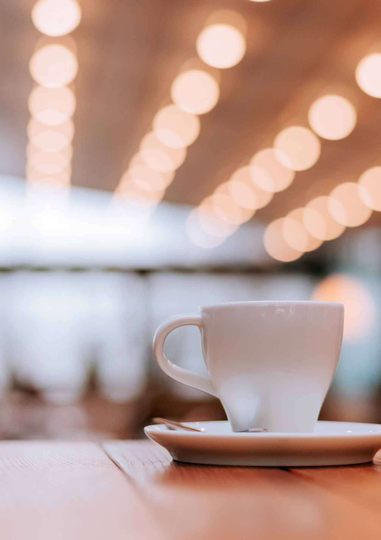 Une tasse sur une table