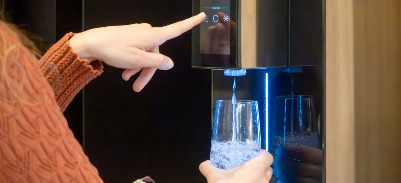 Pourquoi installer une fontaine à eau pétillante au bureau ?