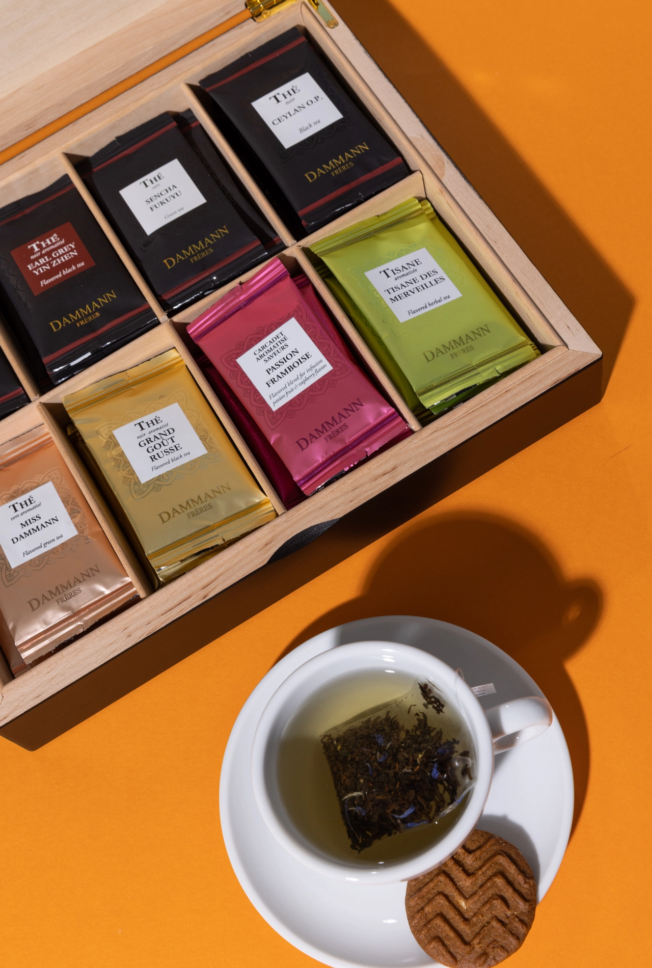 Une boite de thés et tisanes