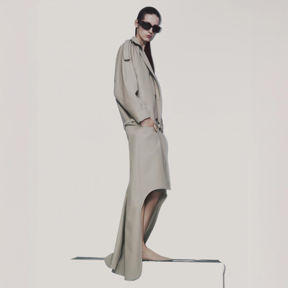 Elegant beige trench coat and wide-leg pants for a chic Courrèges fashion look.