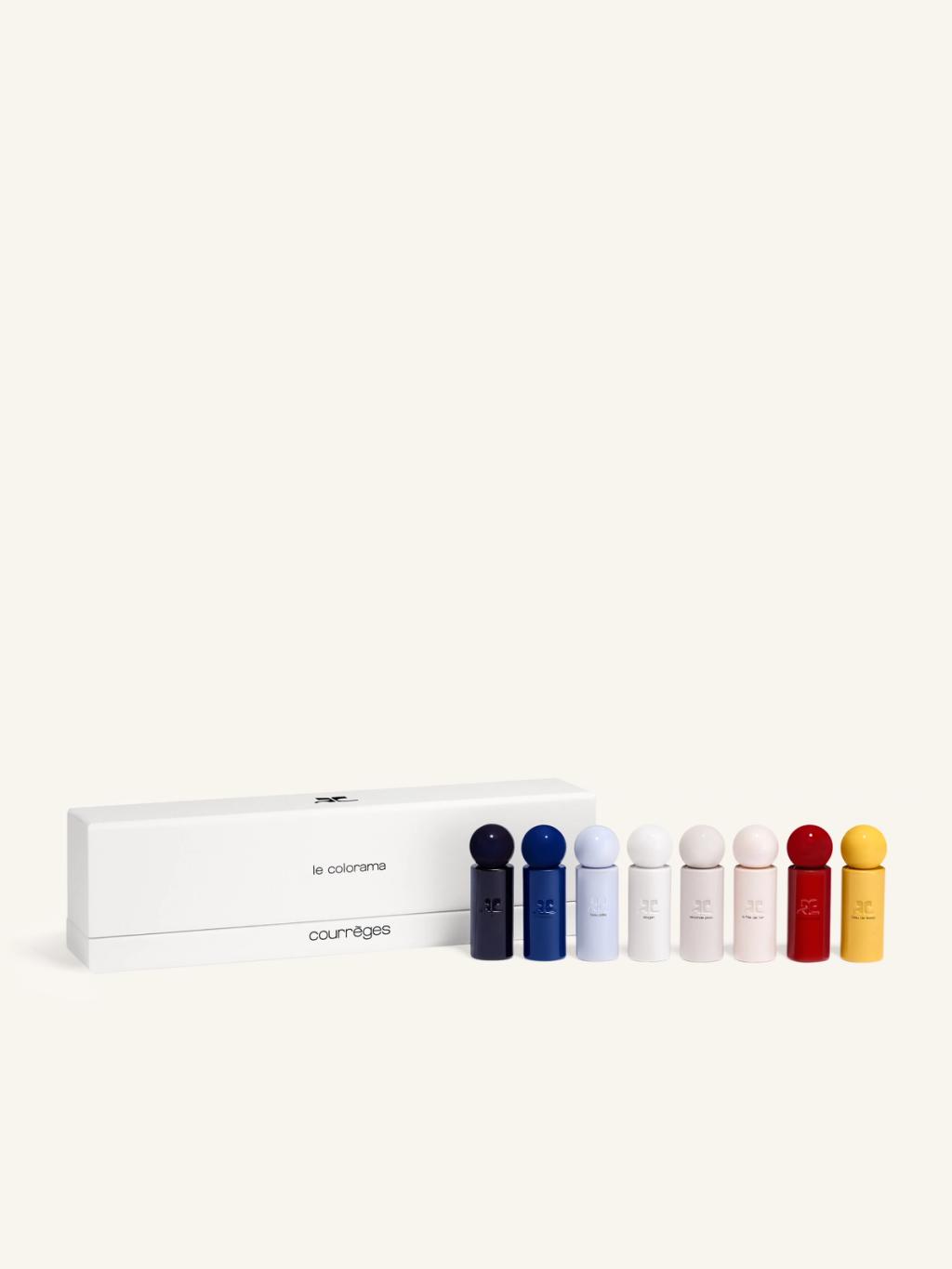 Set parfum élégant Courrèges avec bouteilles colorées, présenté sur un fond blanc.