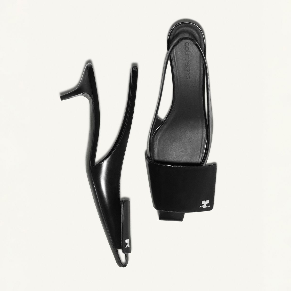 Sandales noires à talons hauts élégantes de Courrèges pour une allure sophistiquée.