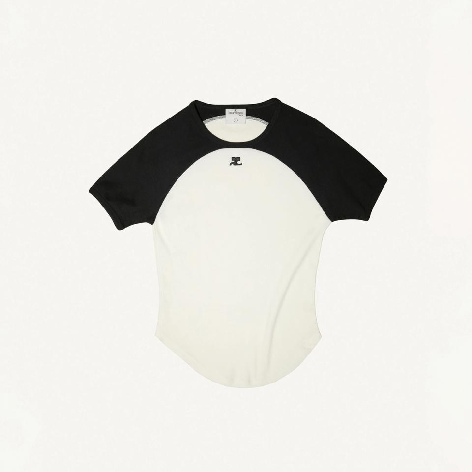 T-shirt Courrèges noir et blanc élégant avec logo, idéal pour des looks tendance.