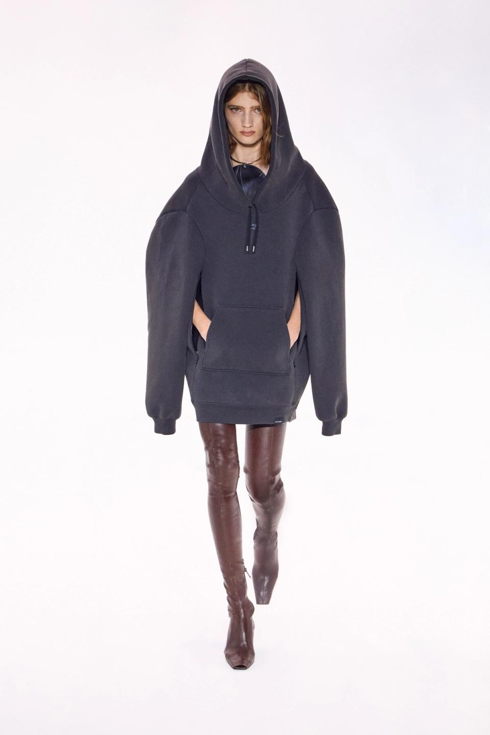 Elegant black hoodie with oversized sleeves, perfect for Courrèges fashion style.
