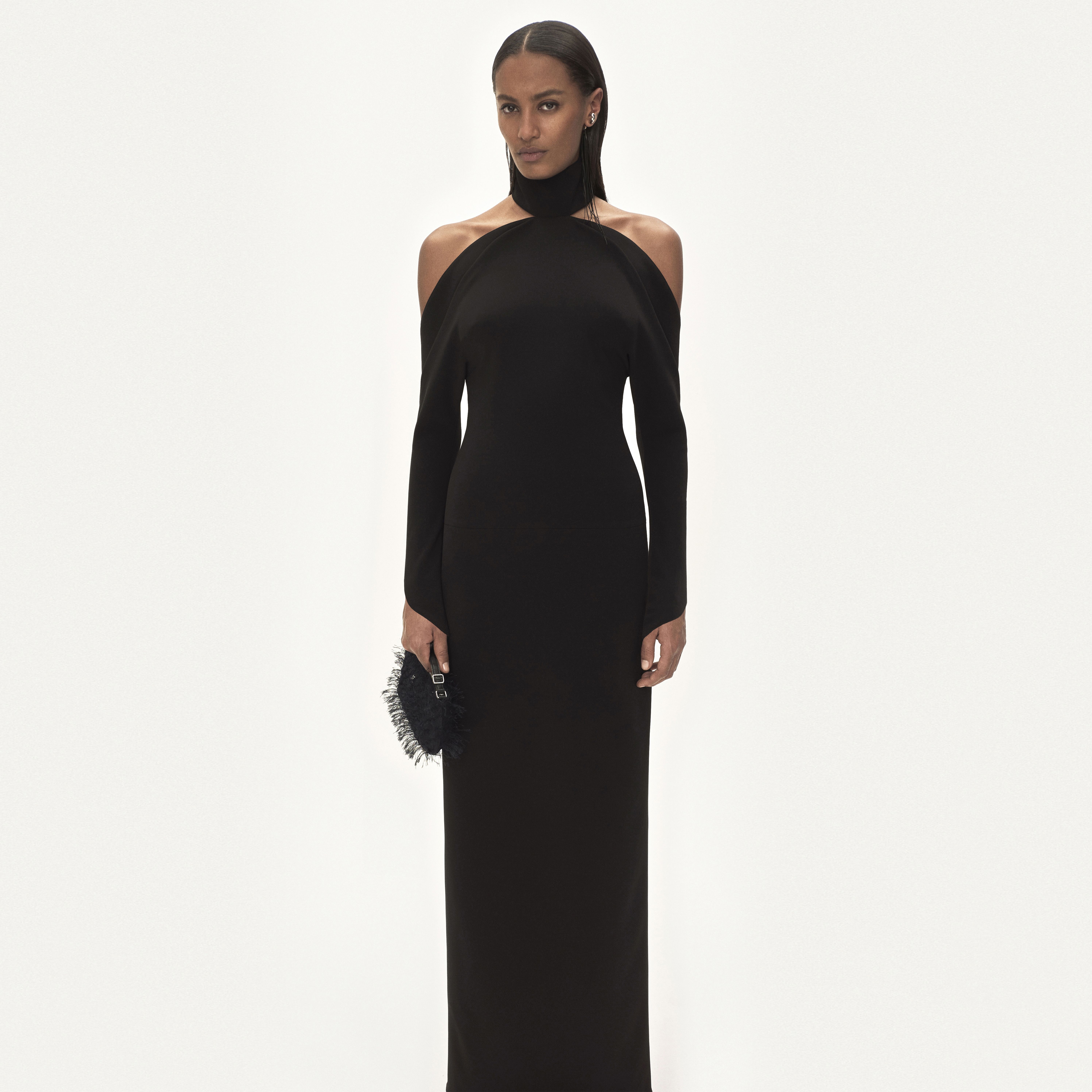 Robe noire élégante épaule découverte de Courrèges, idéale pour des occasions sophistiquées.