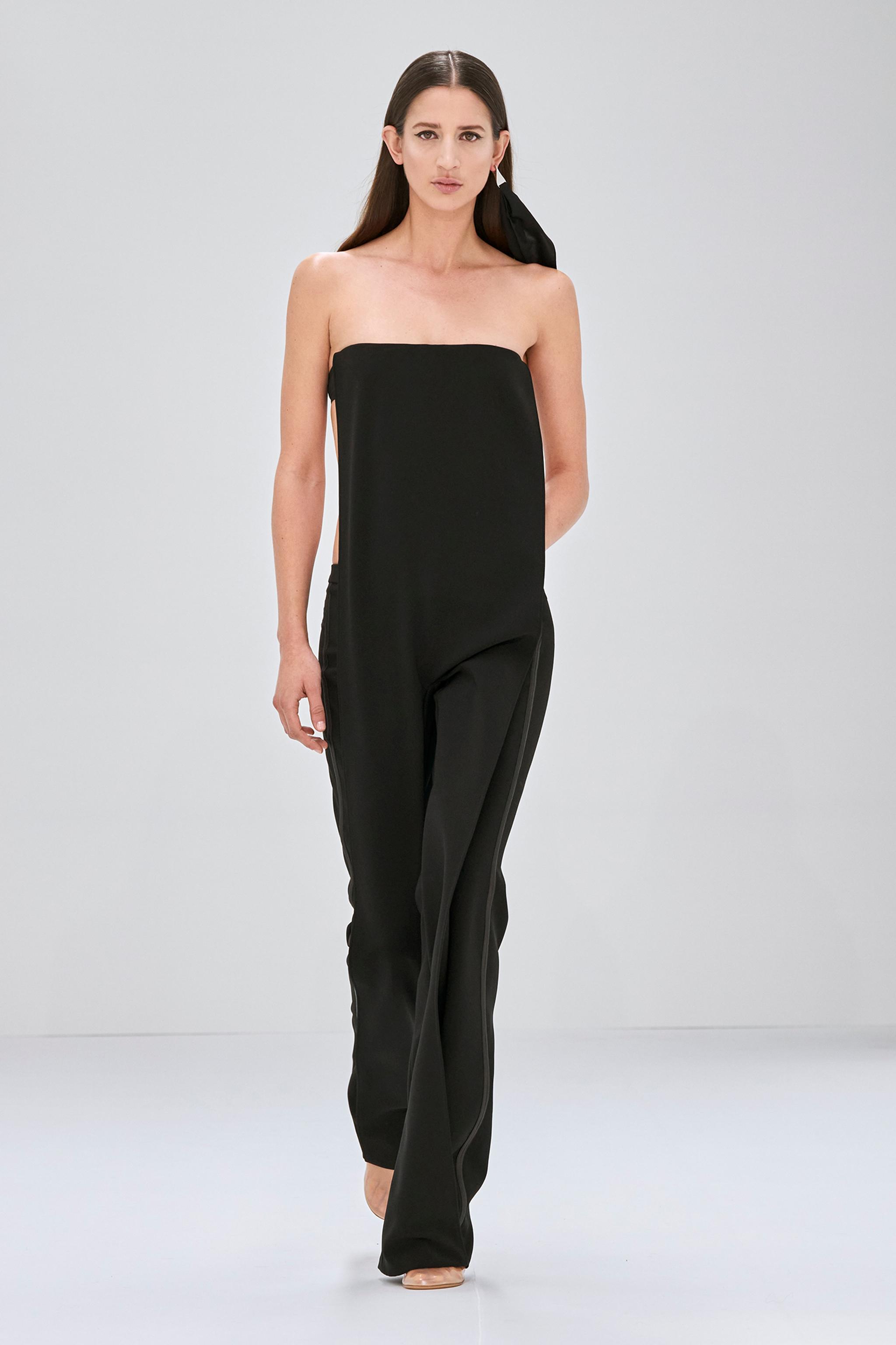 Jumpsuit noir strapless élégant de Courrèges, idéal pour des occasions tendance.