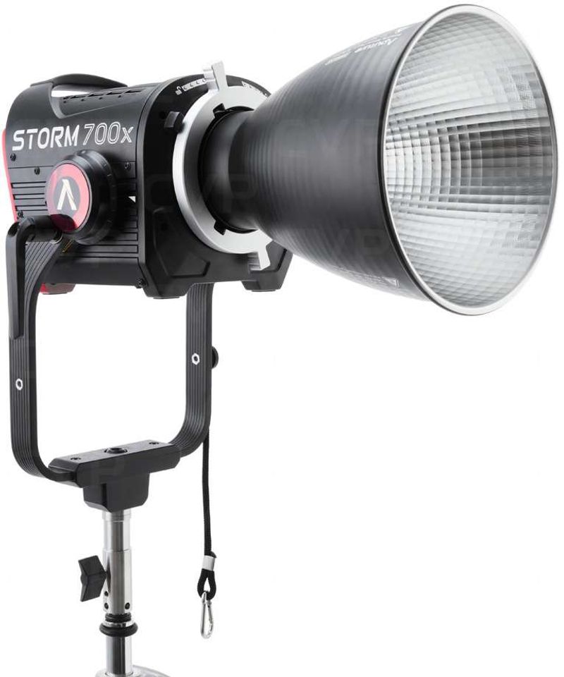 Aputure Storm 700x
