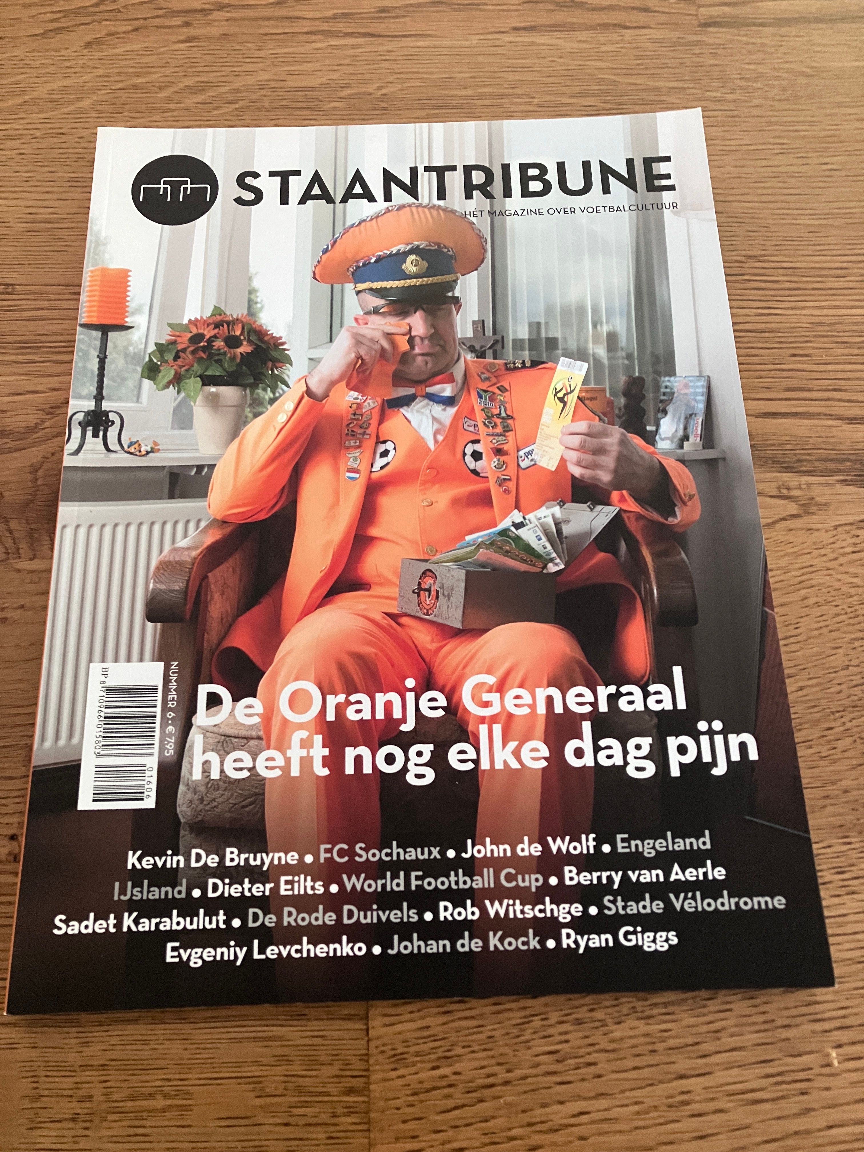 Staantribune 6