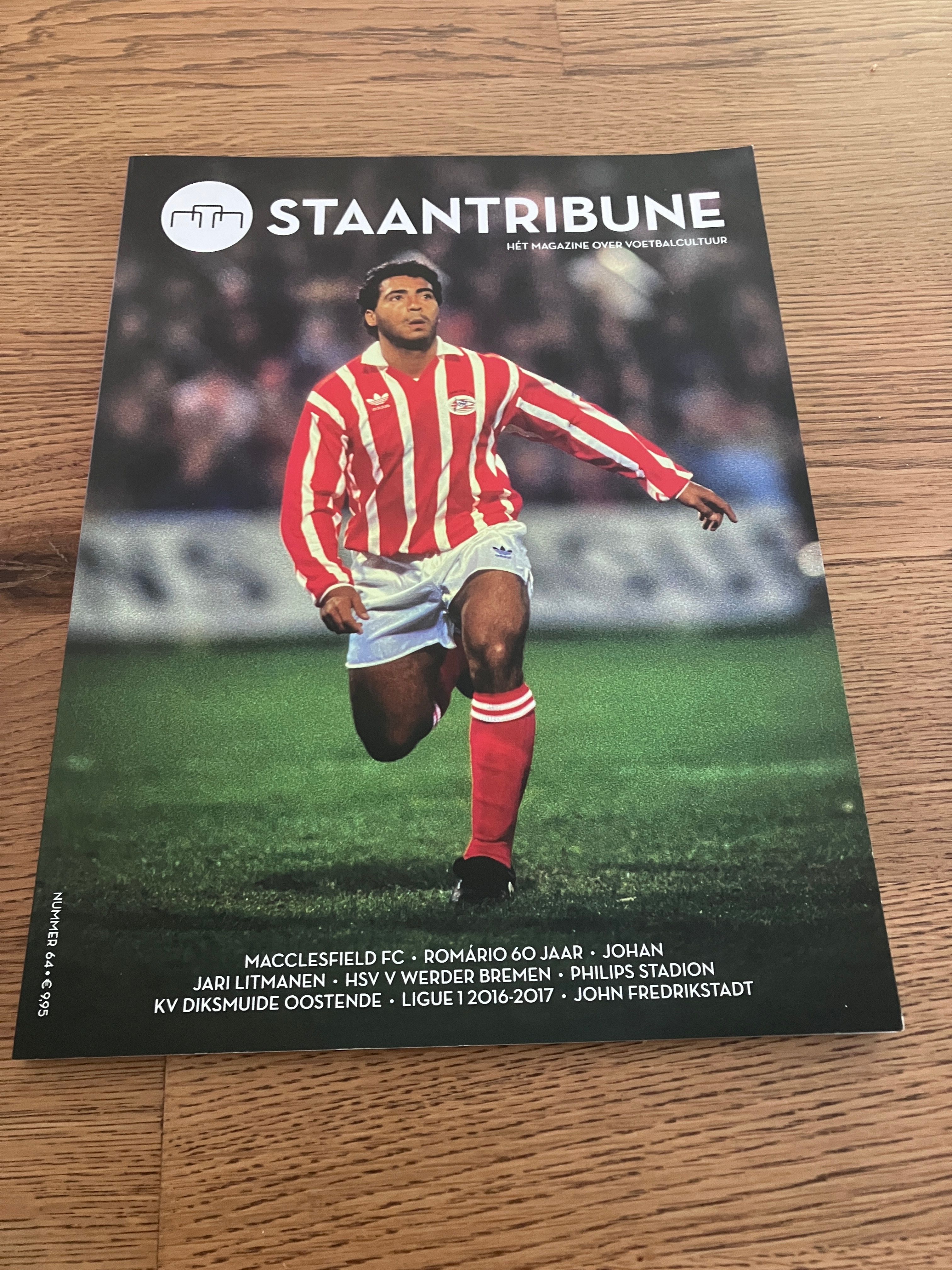 Staantribune 64