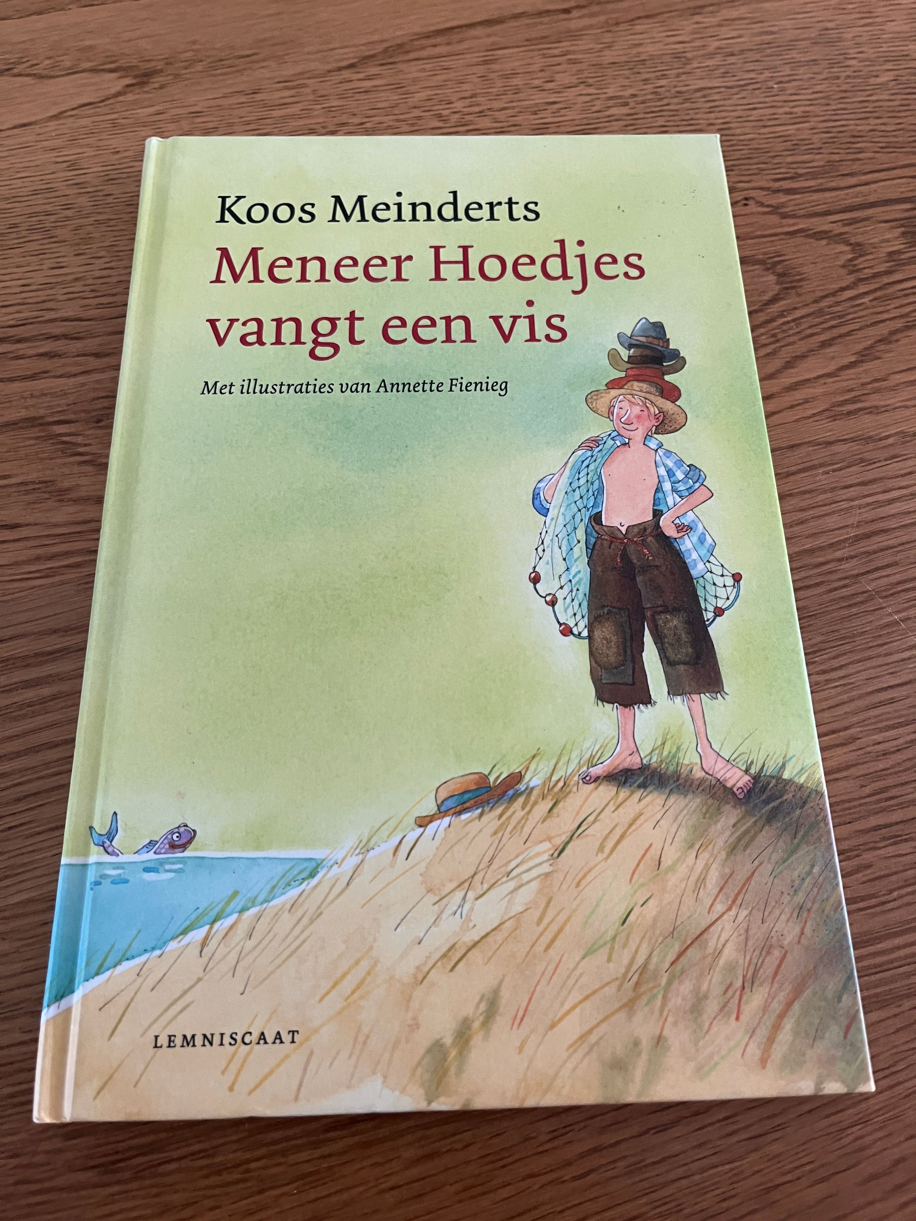 Meneer Hoedjes vangt een vis