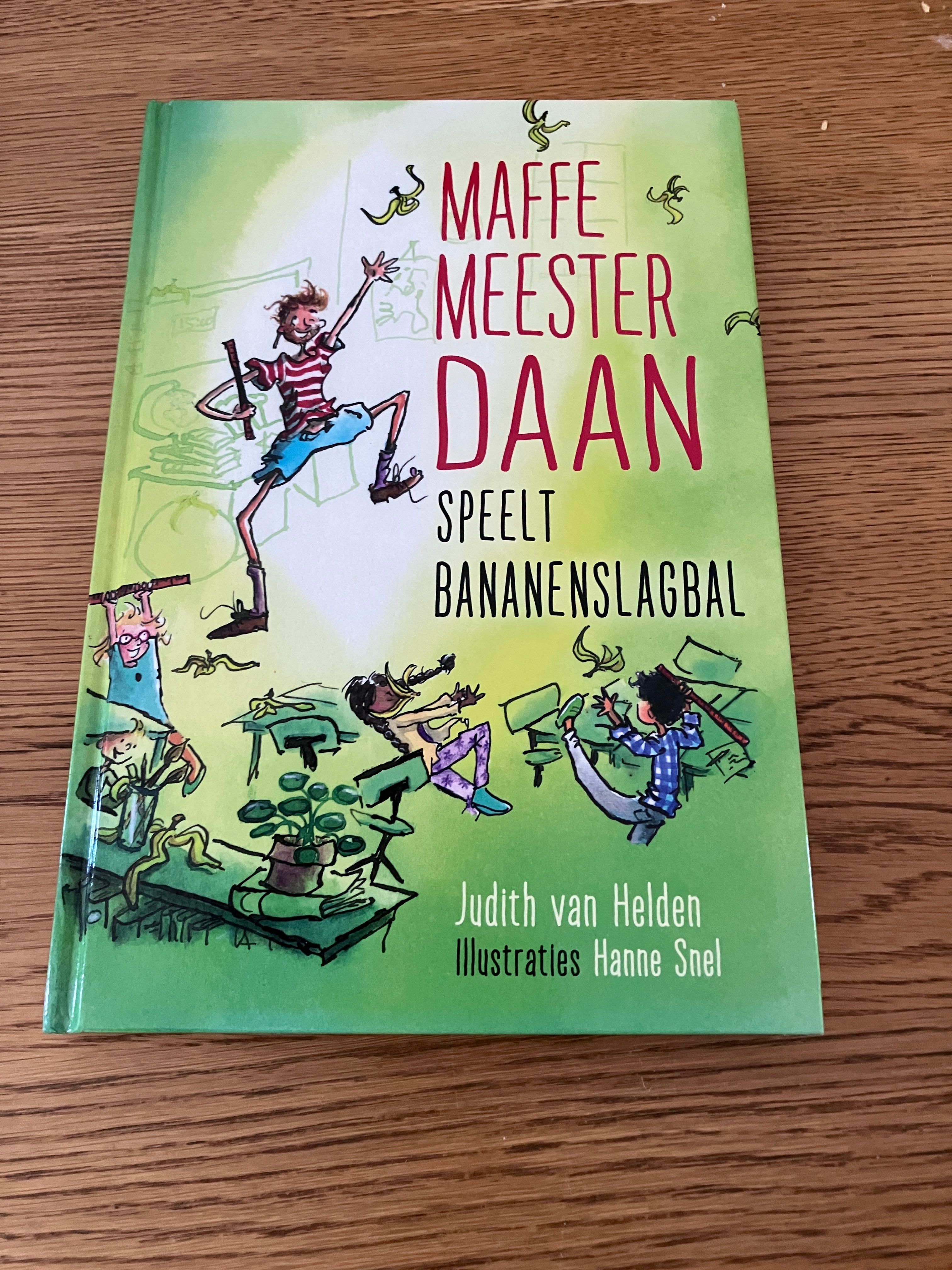 Maffe meester Daan speelt bananenslagbal