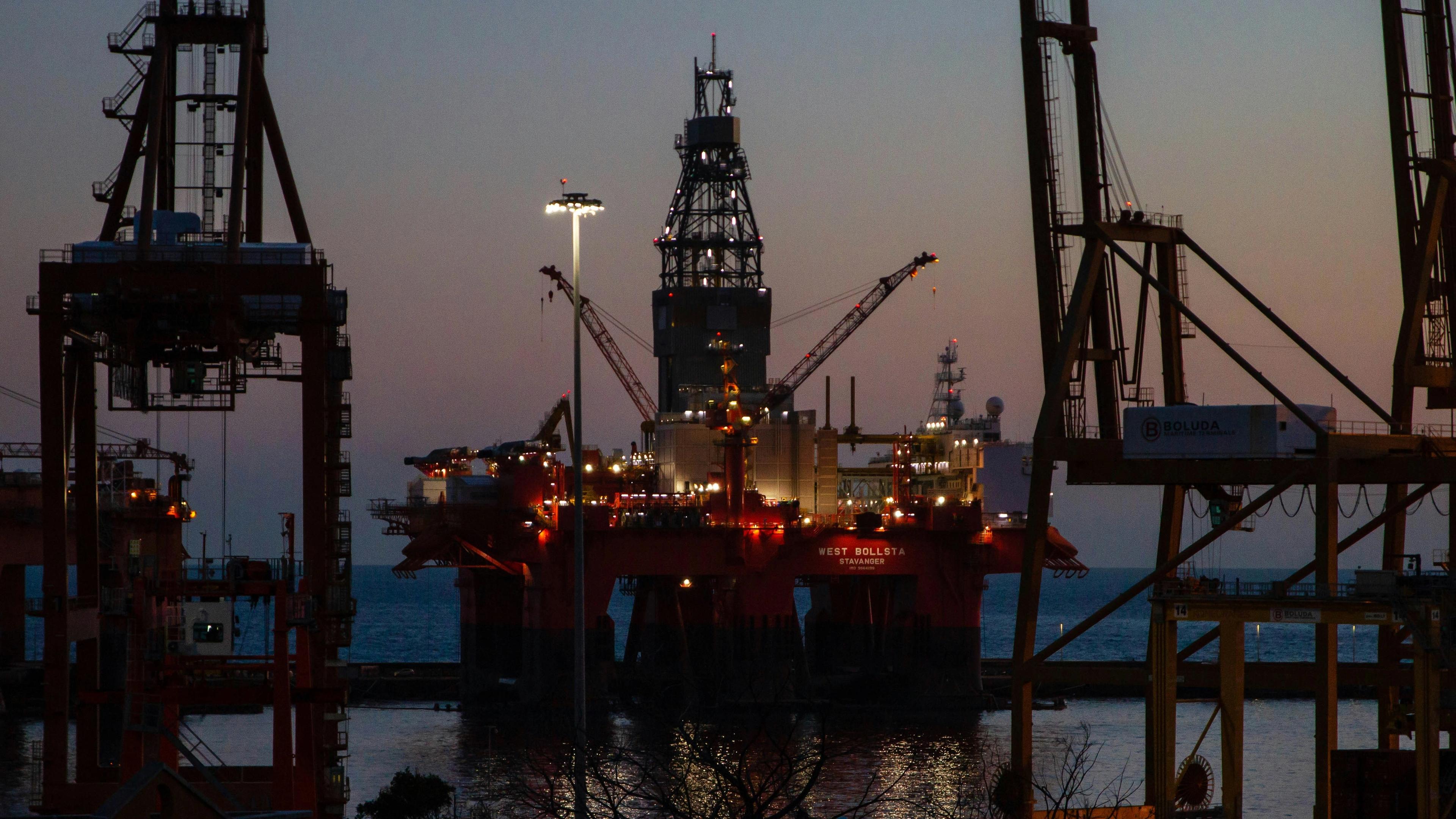 Why oil moves your whole portfolio - vantar.co