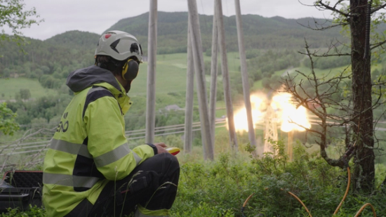 Bilde av Tensio-ansatt som utfører en sprengskjøt