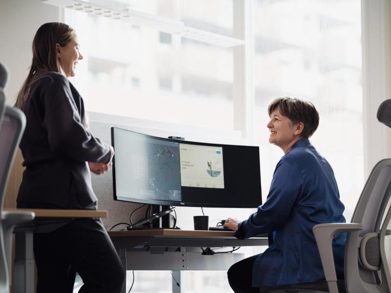 To Tensio-ansatte som snakker sammen