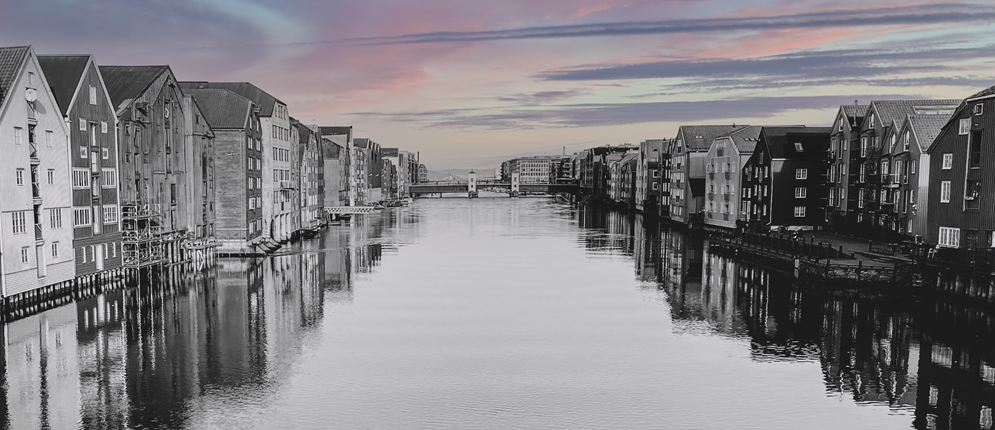 Bryggerekken langs Nidelva mellom Gamle bybro og Bakke bru i Trondheim