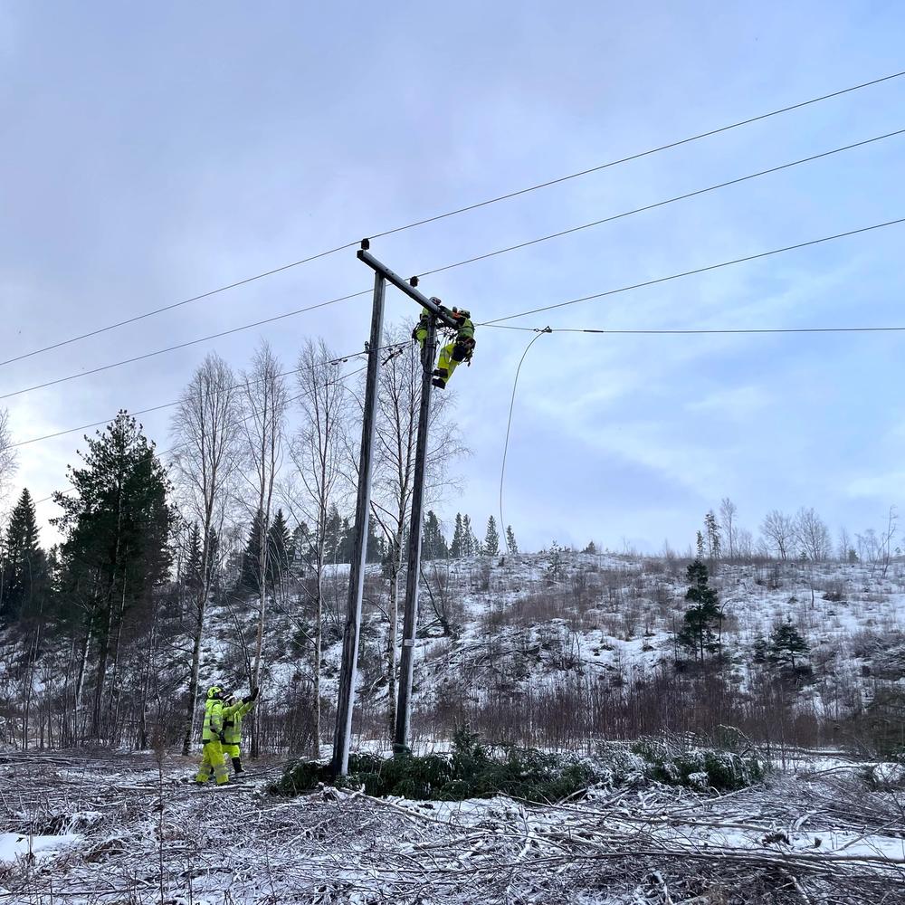 Tensio-montører i arbeid for å gi kundene strømmen tilbake