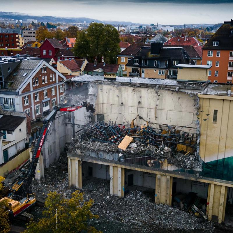 Bilde av gamle vestbyen trafostasjon da den ble revet