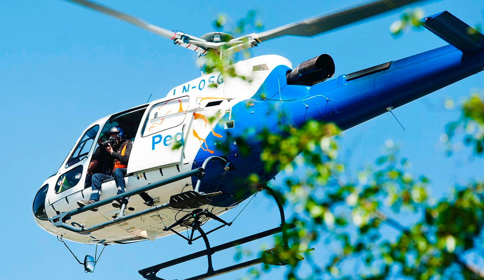 Helikopterflyging langs strømnettet