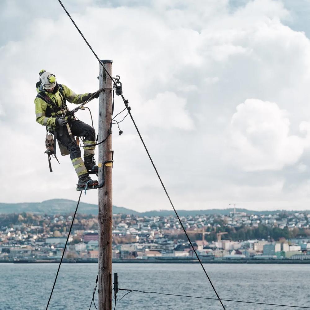 Tensioarbeider i mast