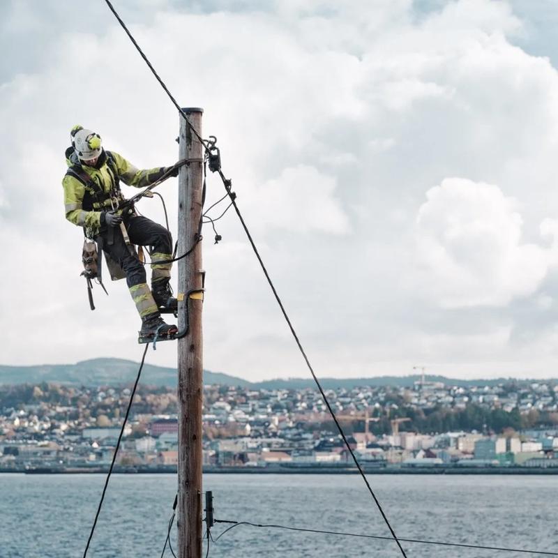 Tensioarbeider i mast