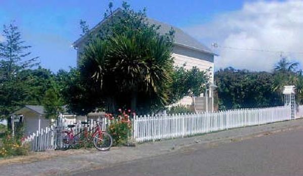 Annie's Cottage Vacation Rental in Coos Bay, OR