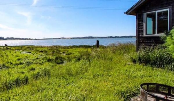 Bayview Cottage in North Bend, OR