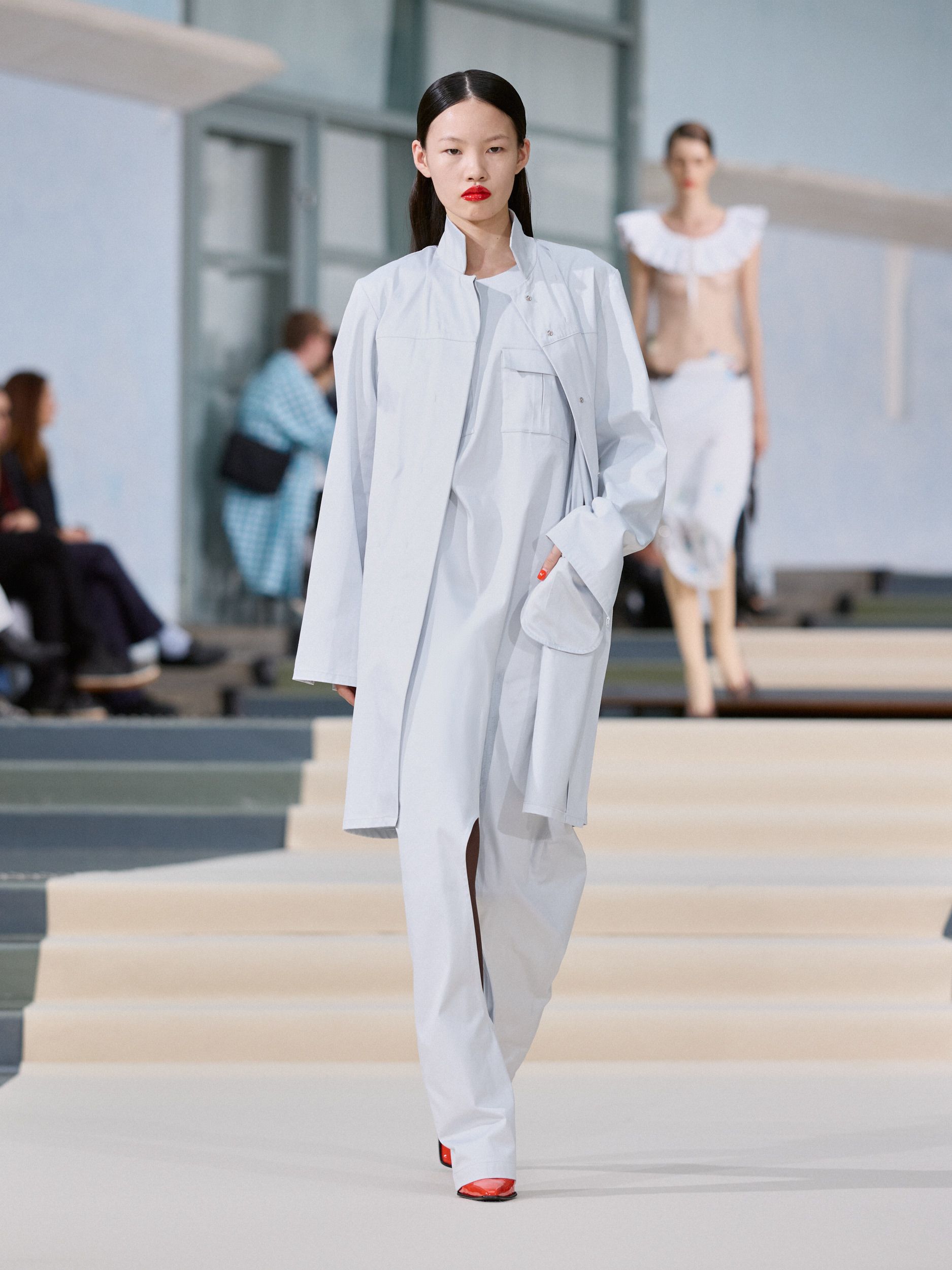 LOOK 02