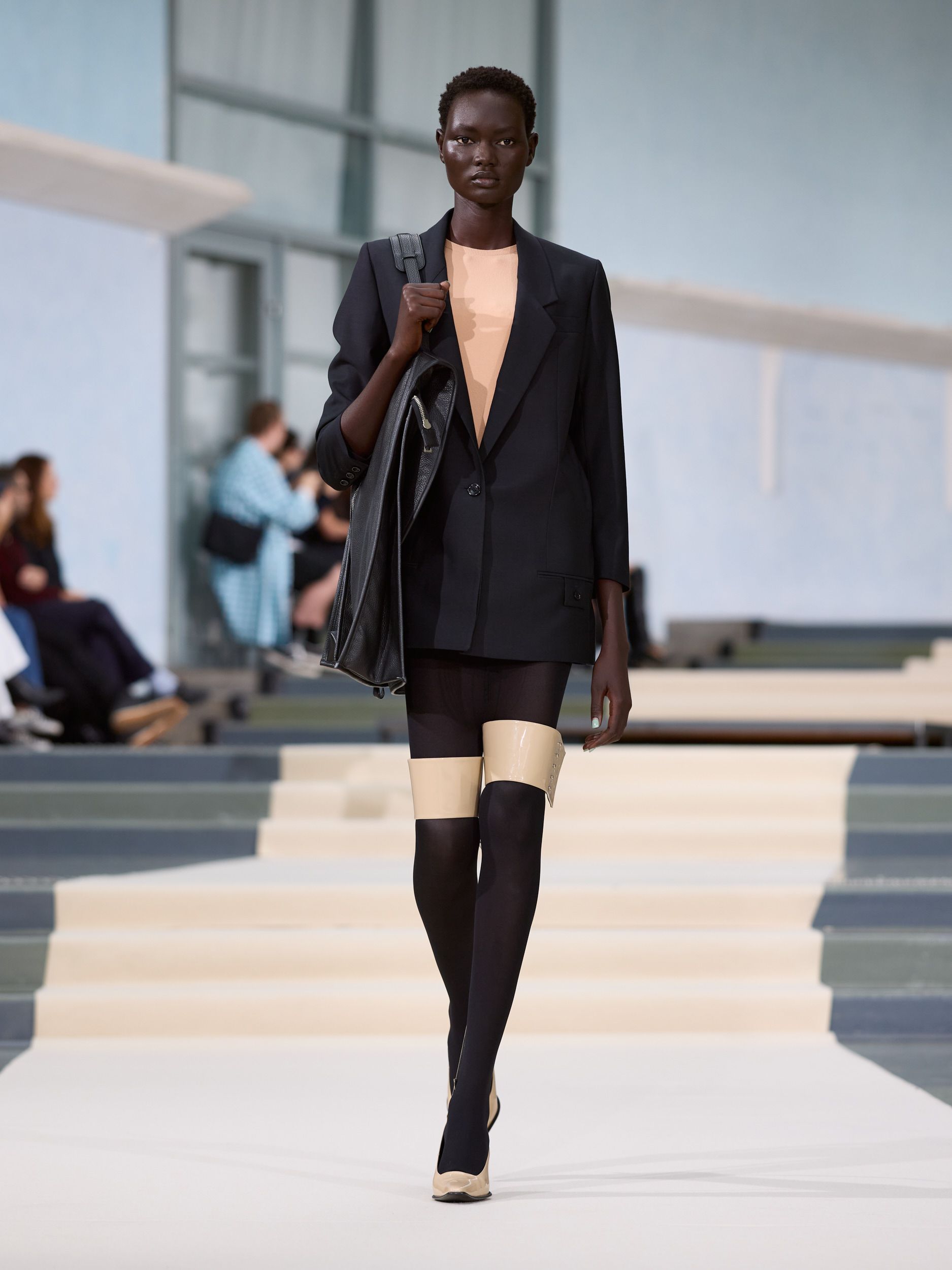 LOOK 19
