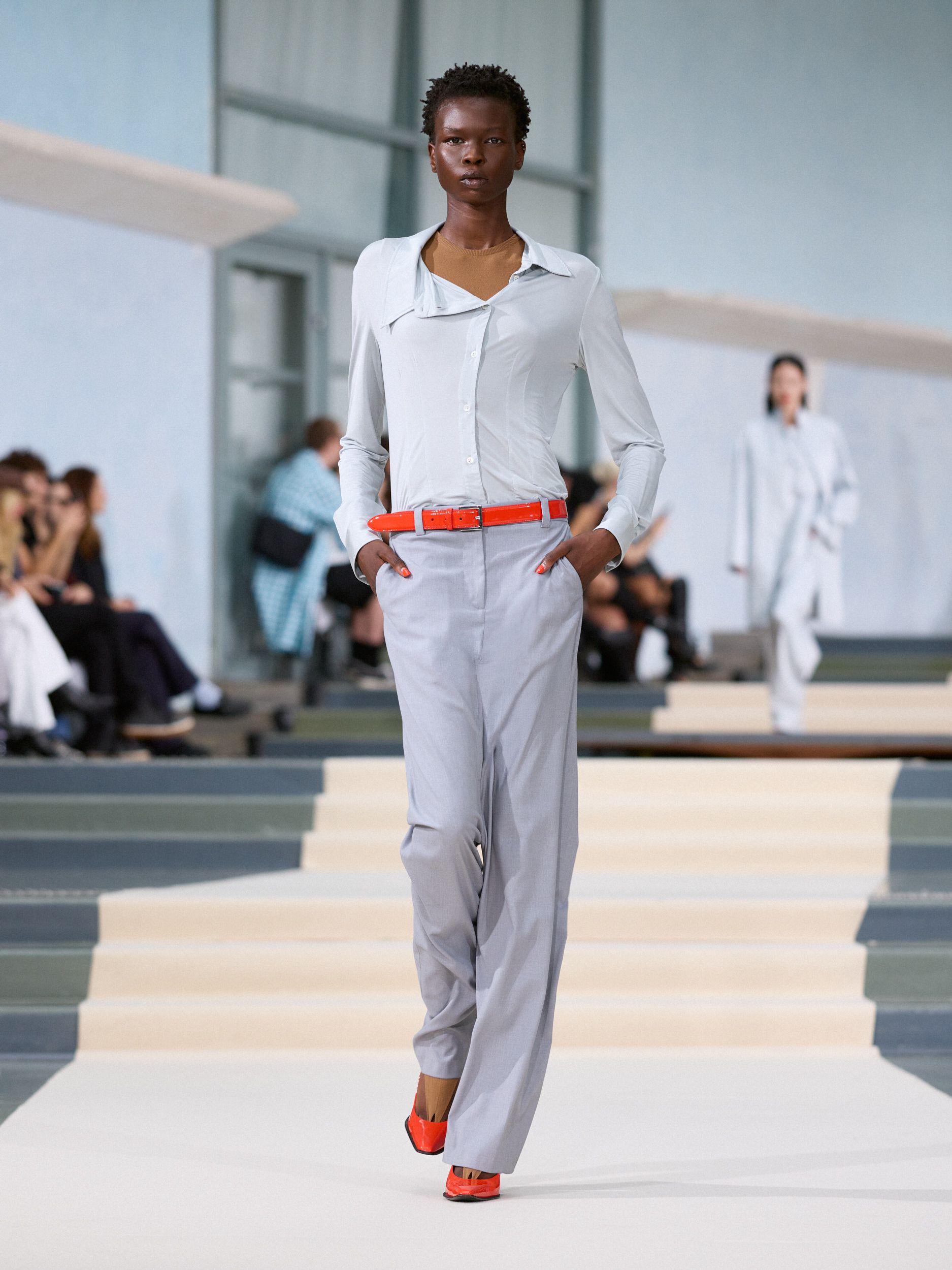 LOOK 01