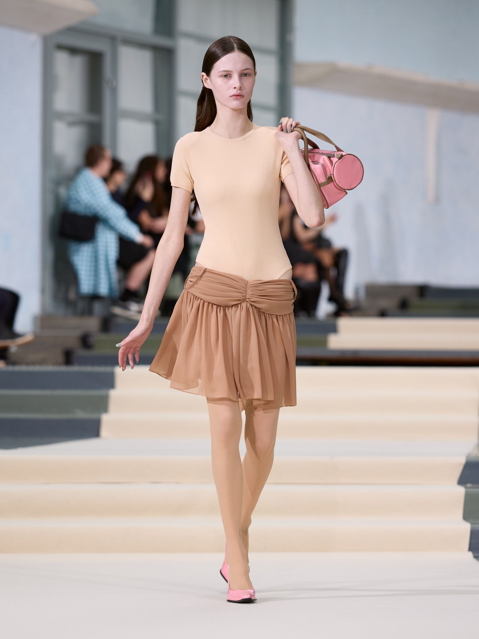 LOOK 32
