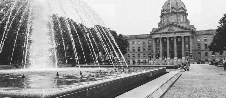The Alberta Legislature Building in Edmonton, with a fountain in front