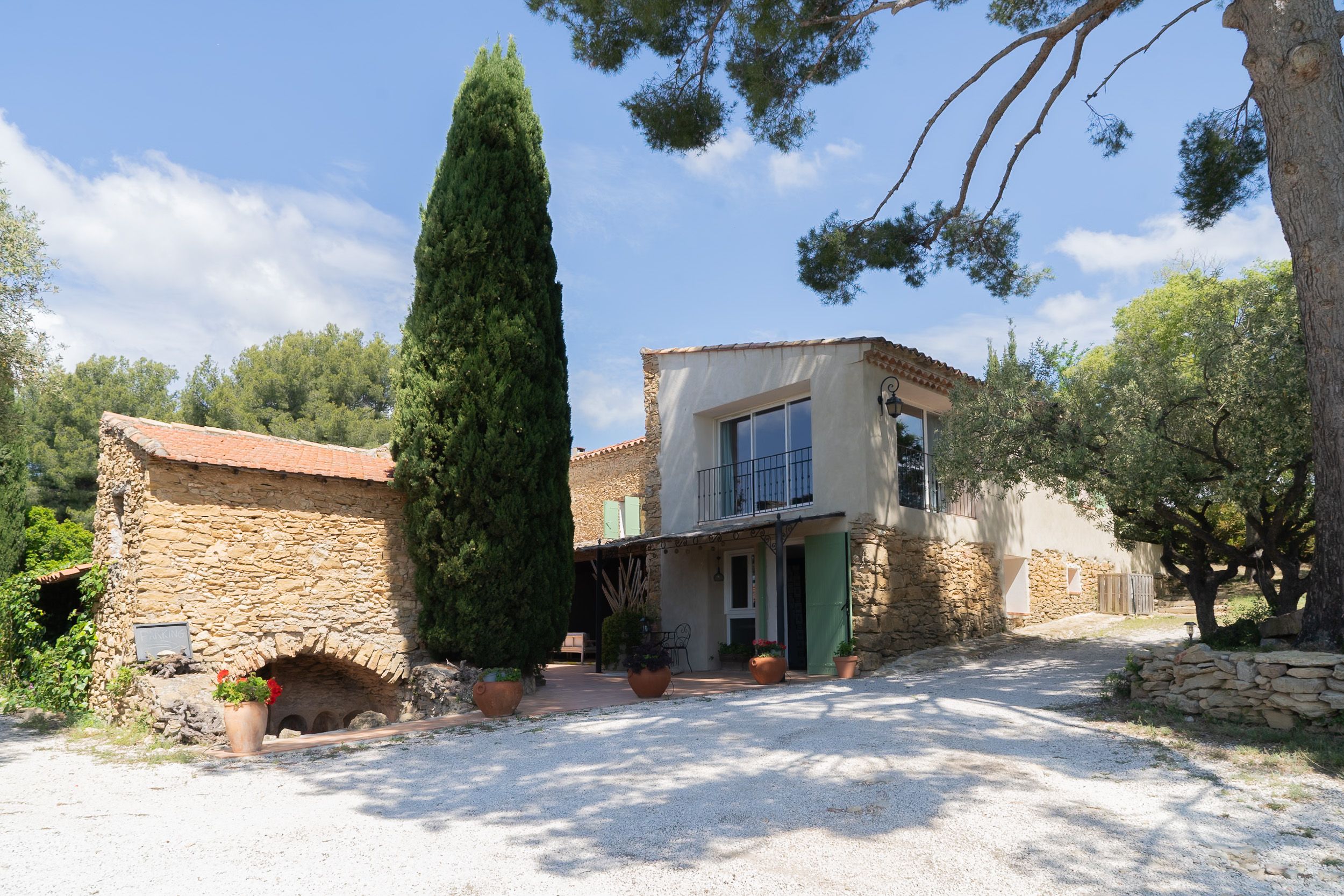 Vue large de la villa