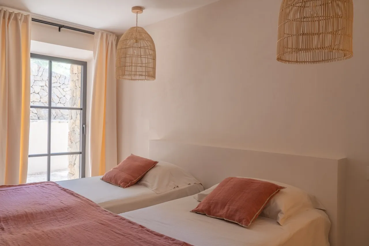 Cambre avec deux lits simples