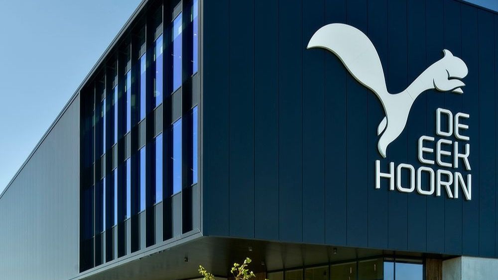 De Eekhoorn's Experience Center, with the squirrel logo on the facade